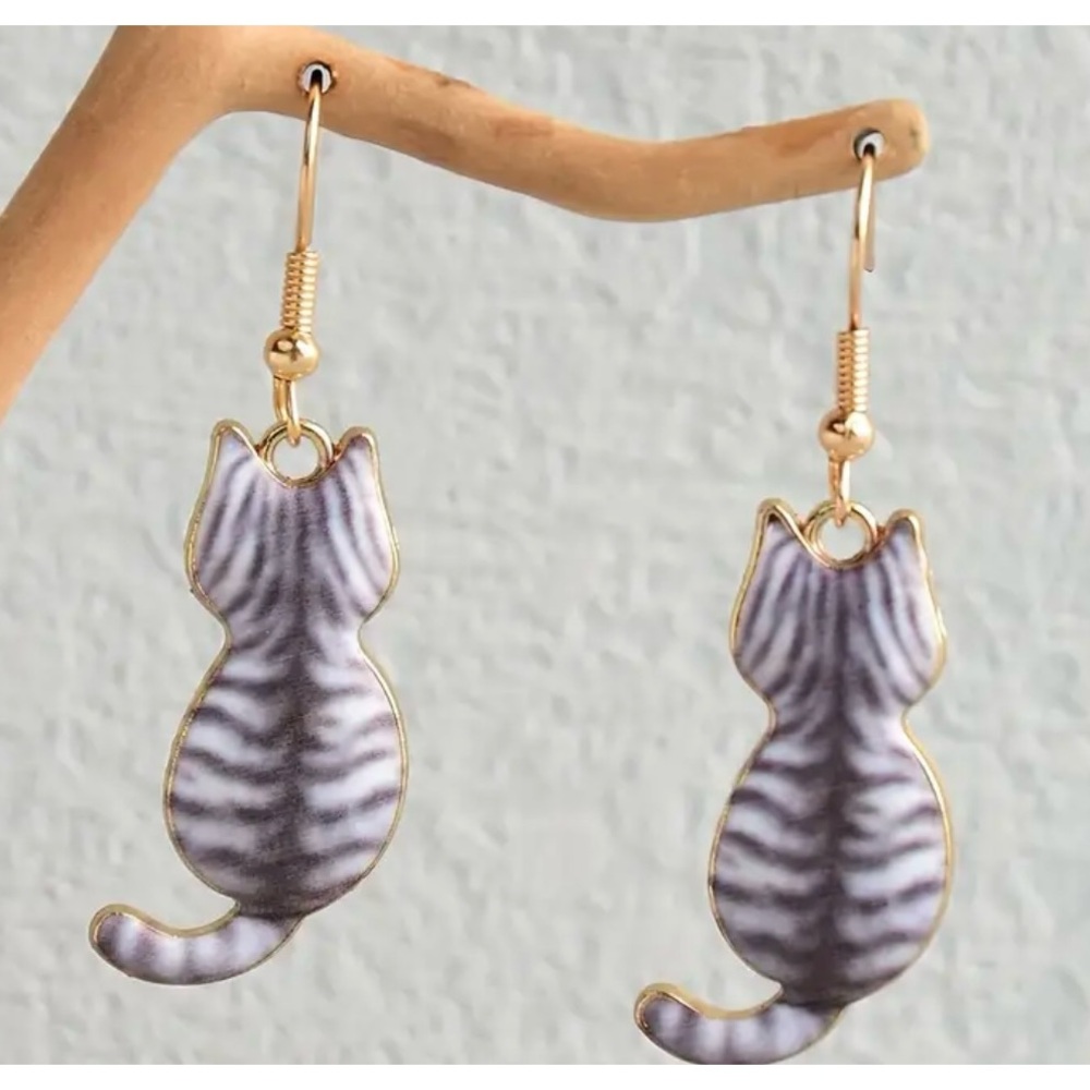 🐱 GREY TABBY CAT DANGLE EARRINGS GOLD TONE